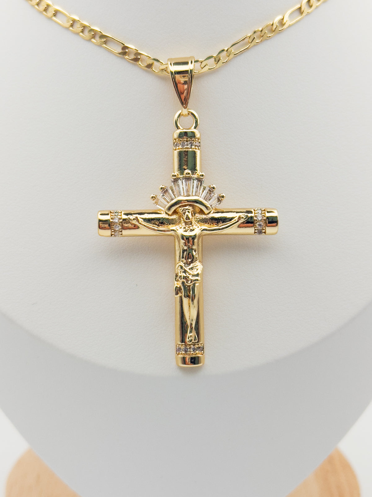 Zirconia crucifix Pendant