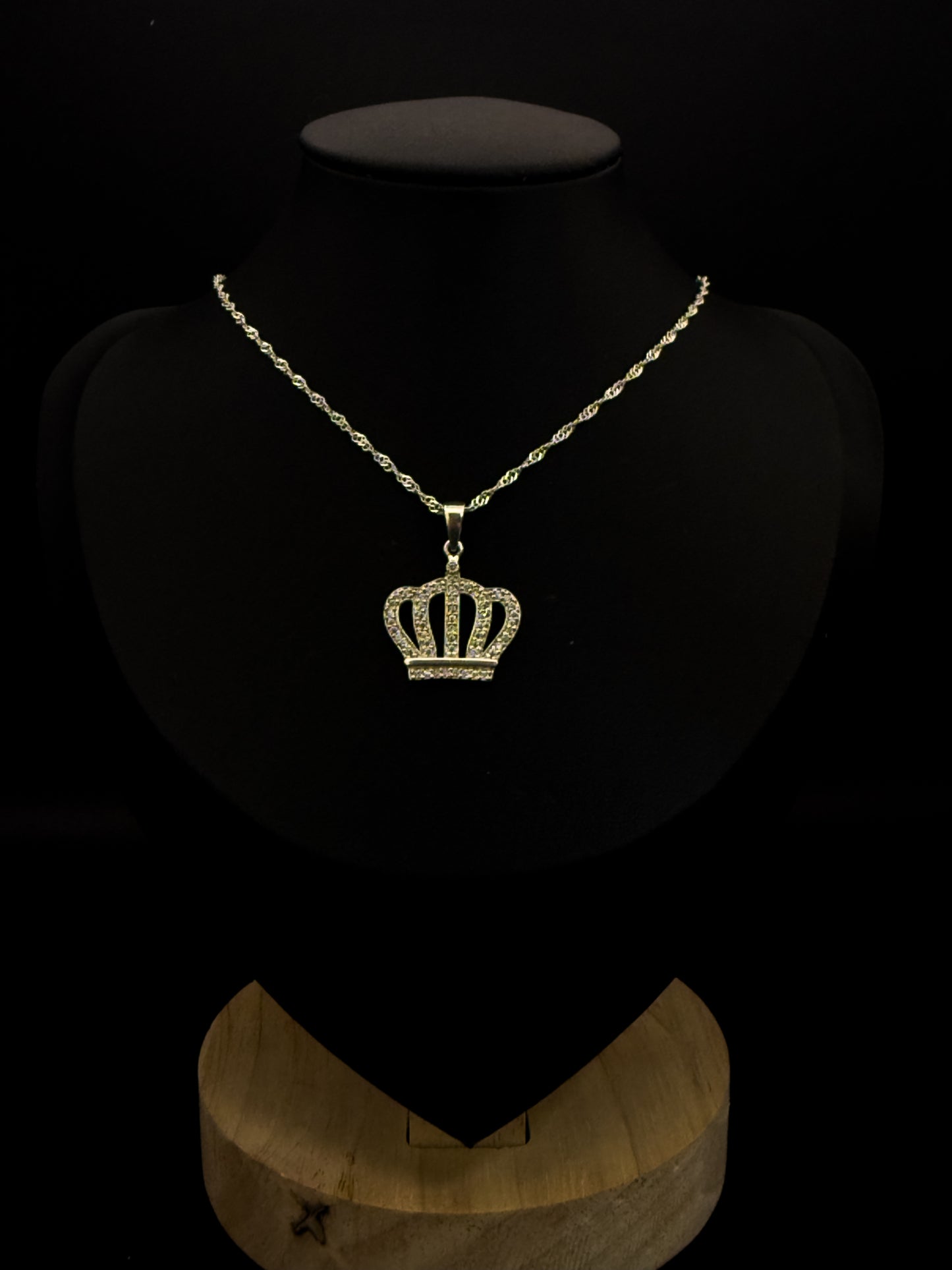 Crown pendant